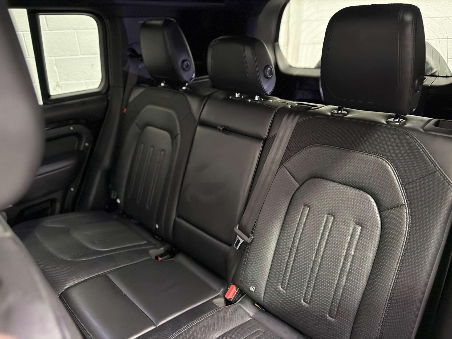 Land Rover Defender view 20