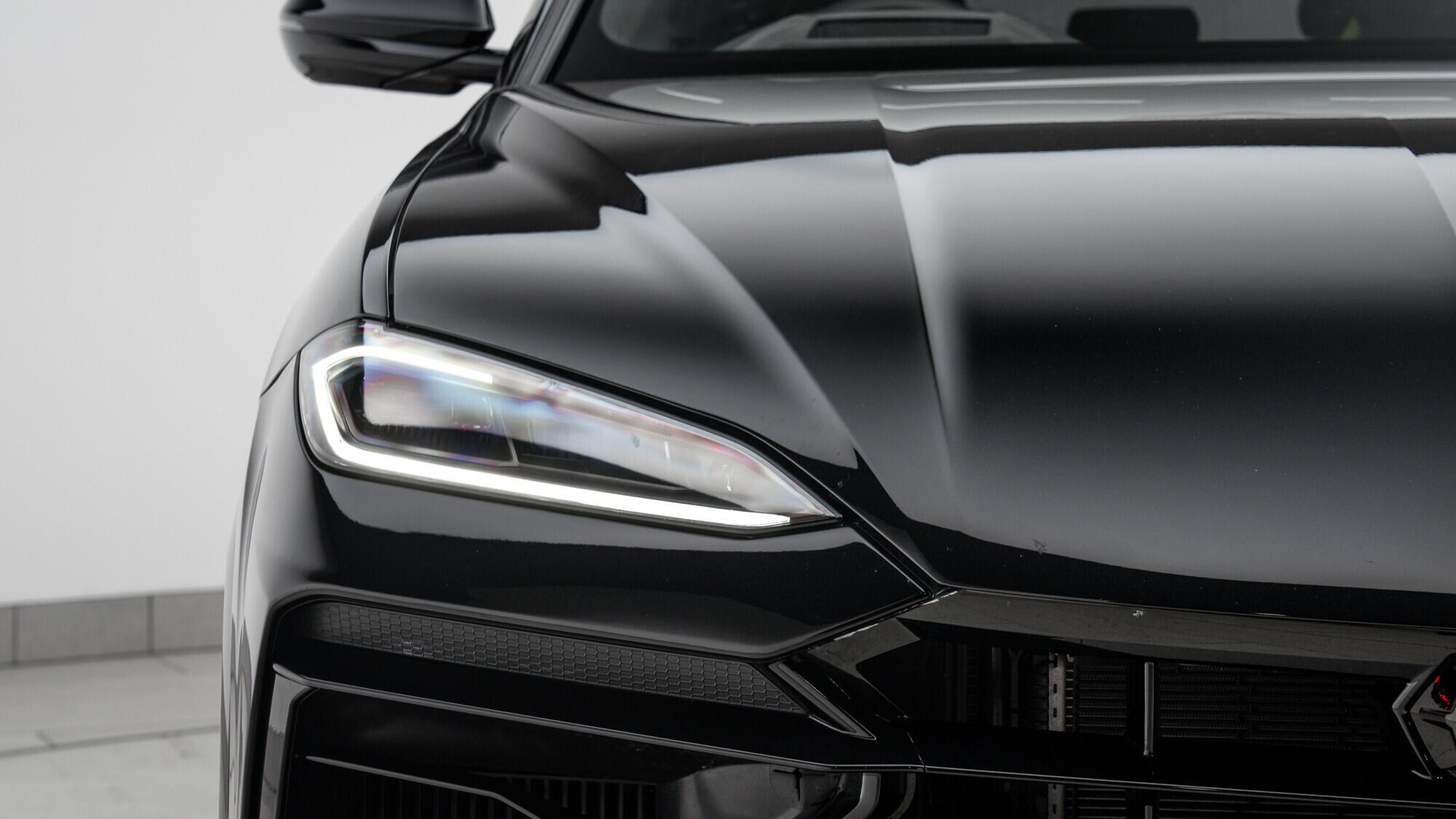 Lamborghini Urus view 8
