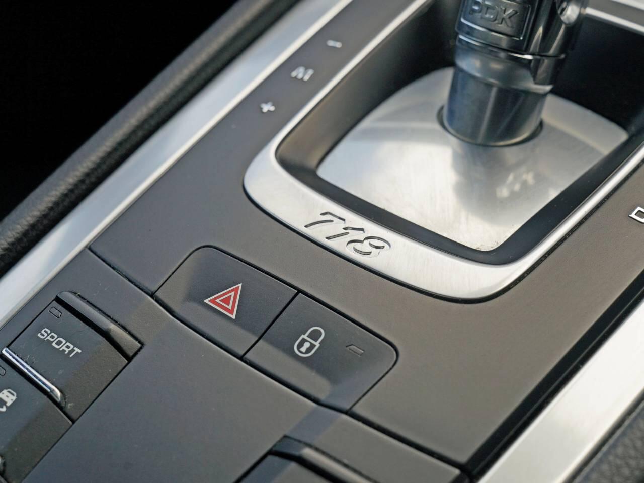 Porsche Cayman view 37