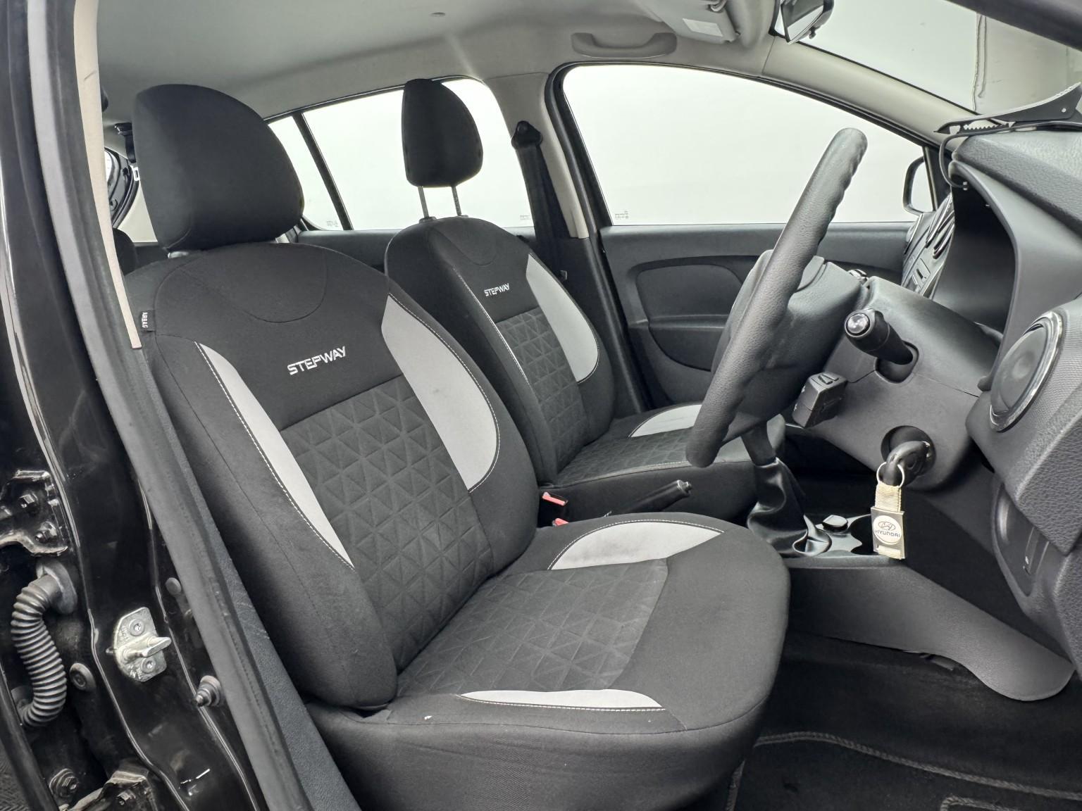 Dacia Sandero view 11