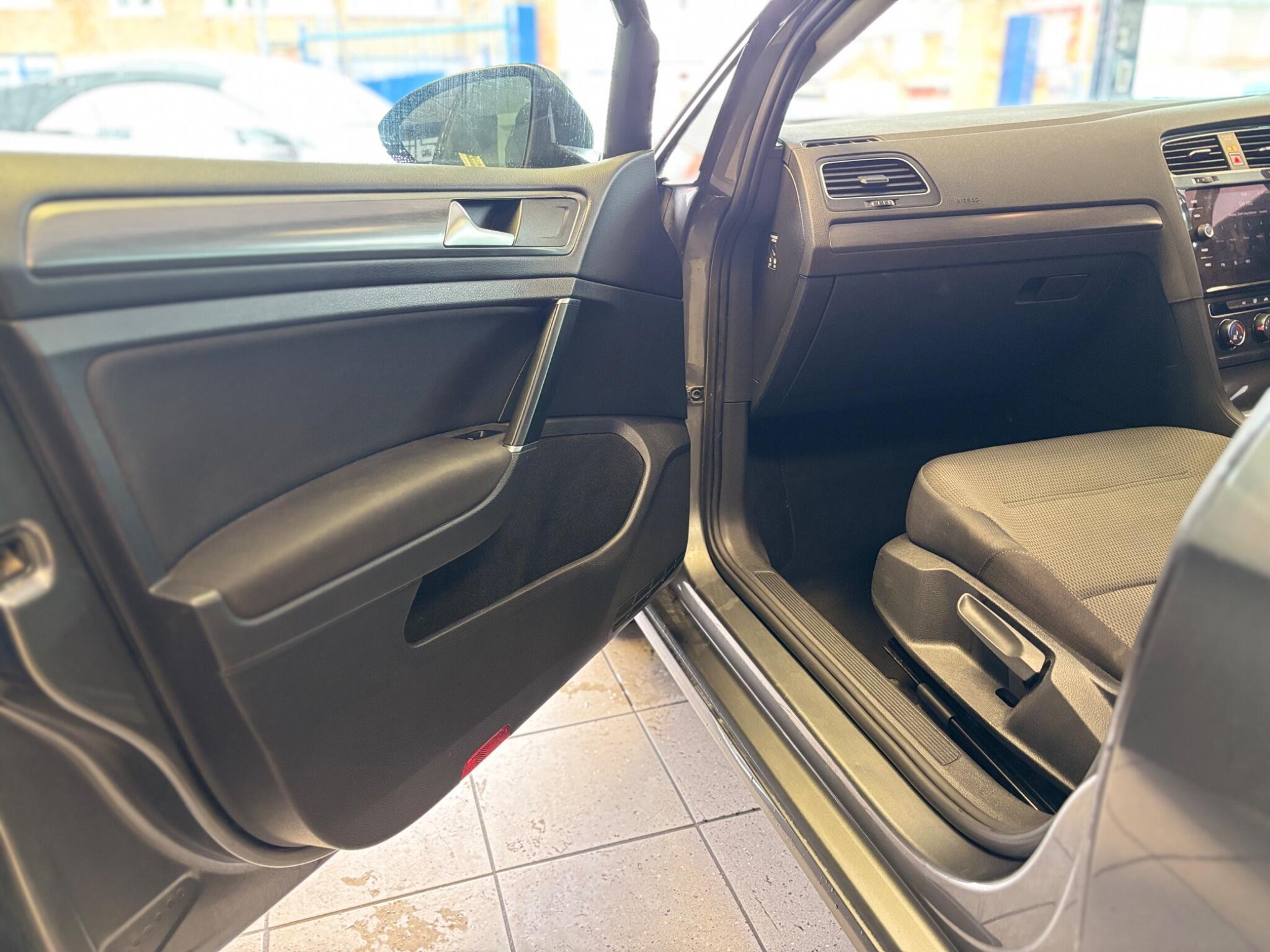 Volkswagen Golf view 18