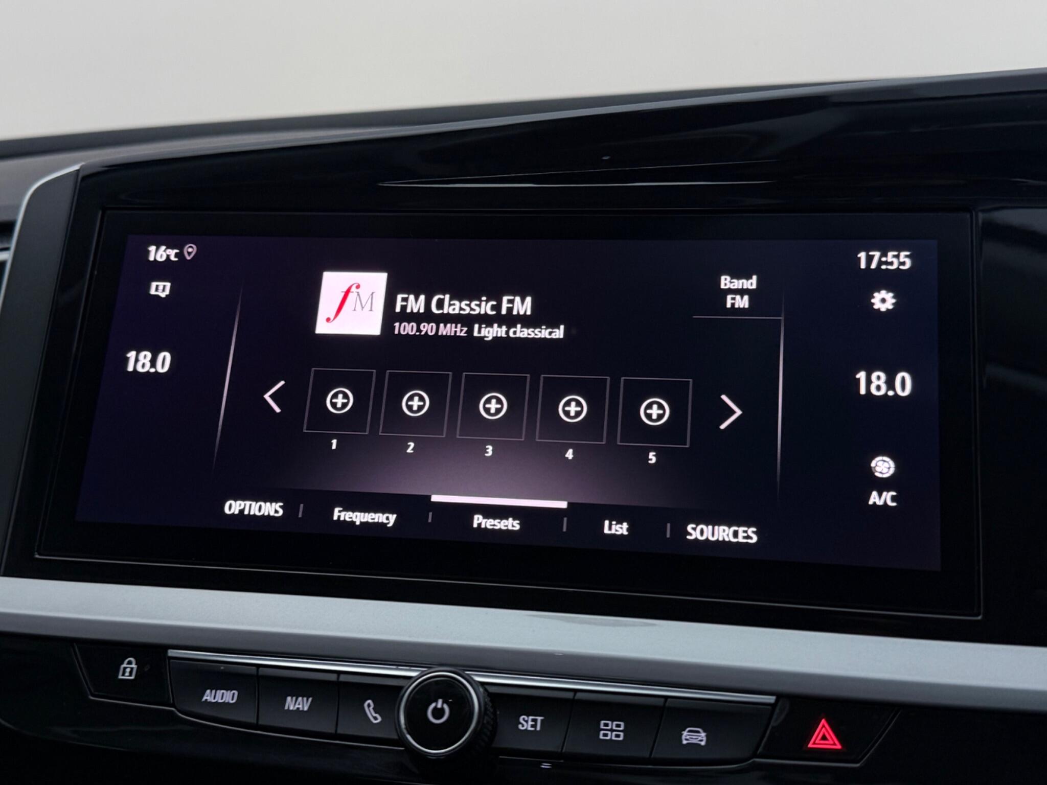 Vauxhall Grandland view 33