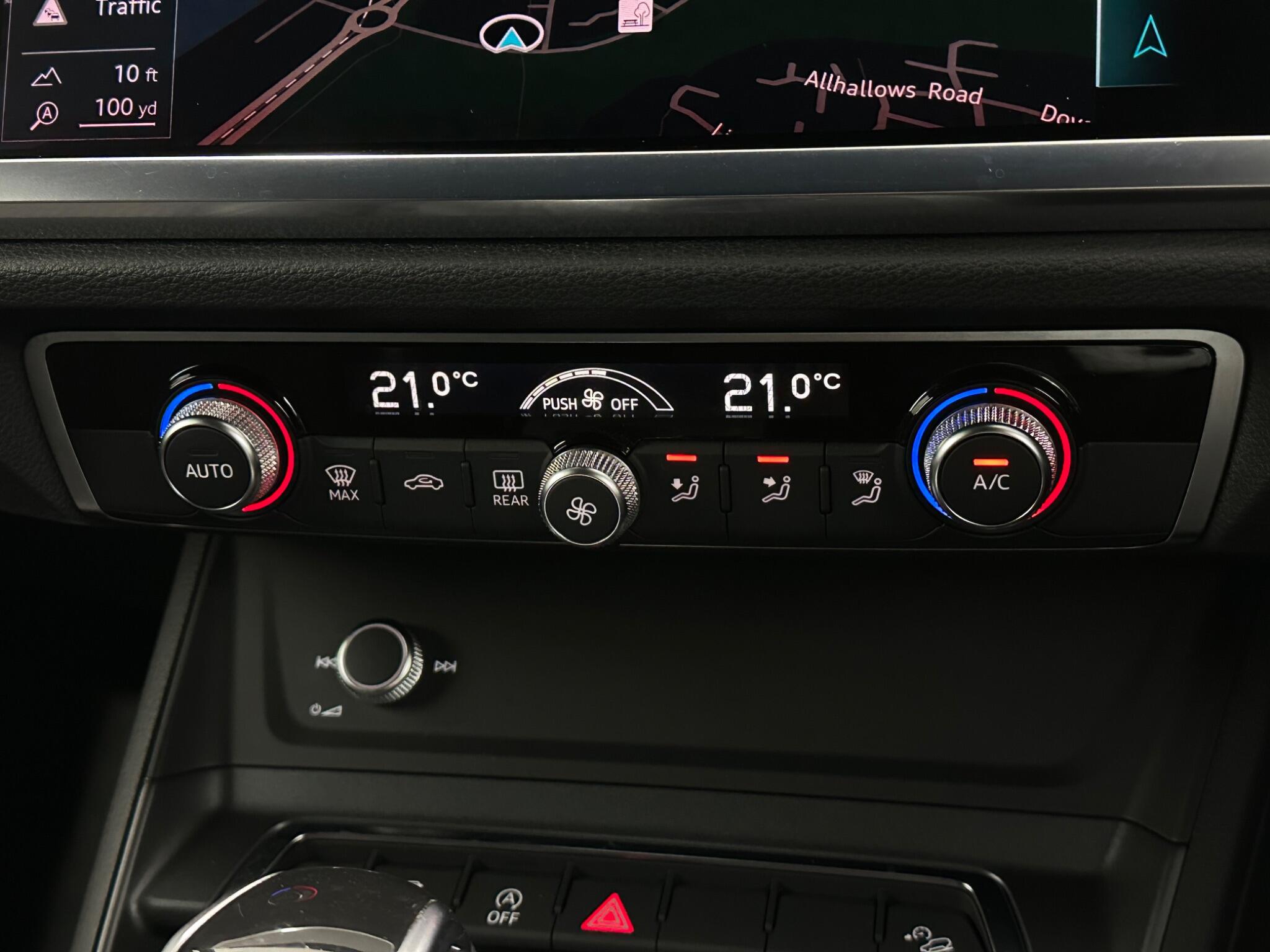 Audi Q3 view 21