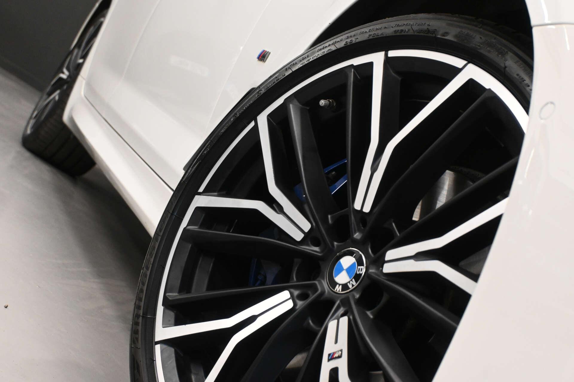 BMW 5 Series view 18