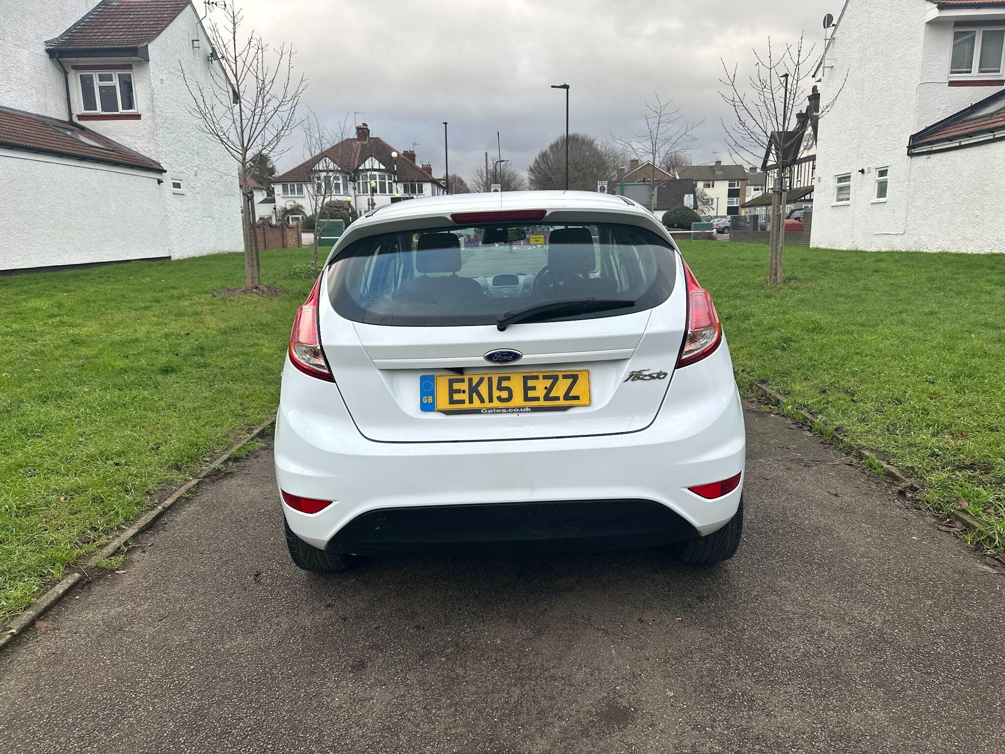 2015 Ford Fiesta image 10