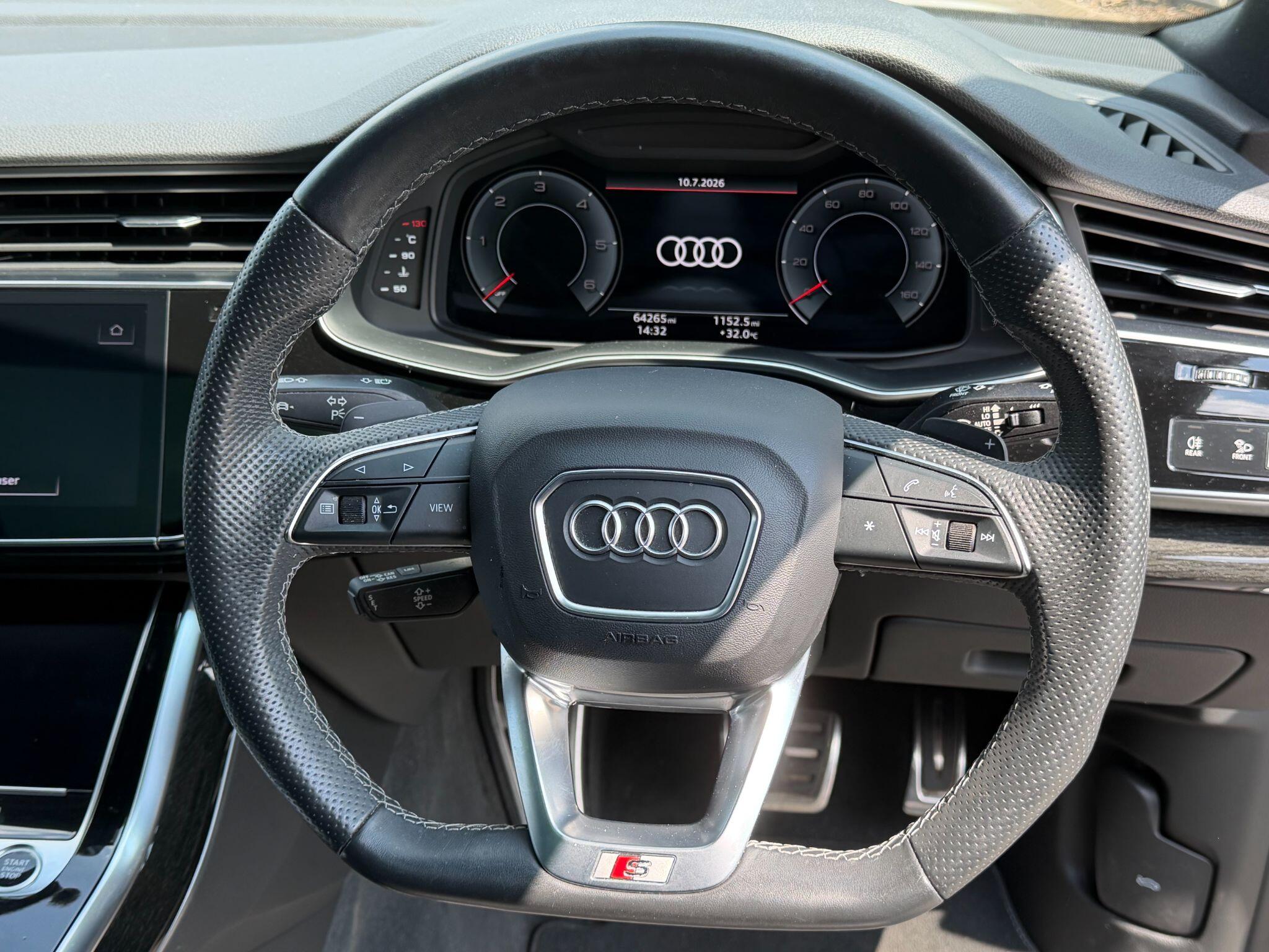 Audi Audi Q8 view 24