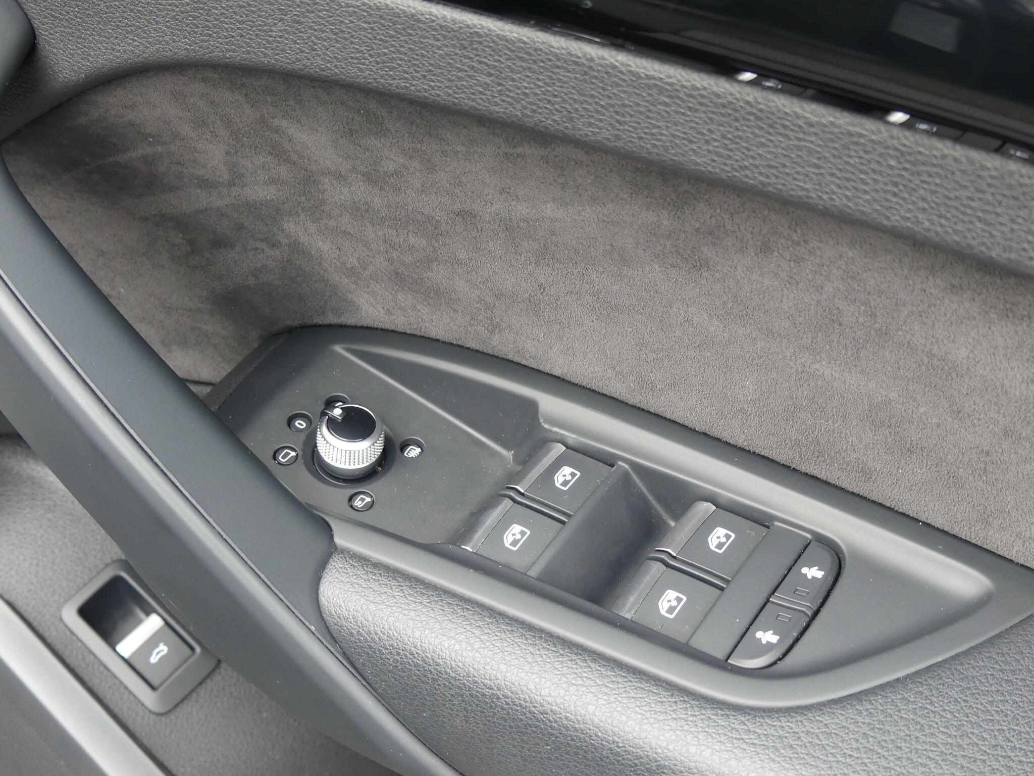 Audi Q5 view 13