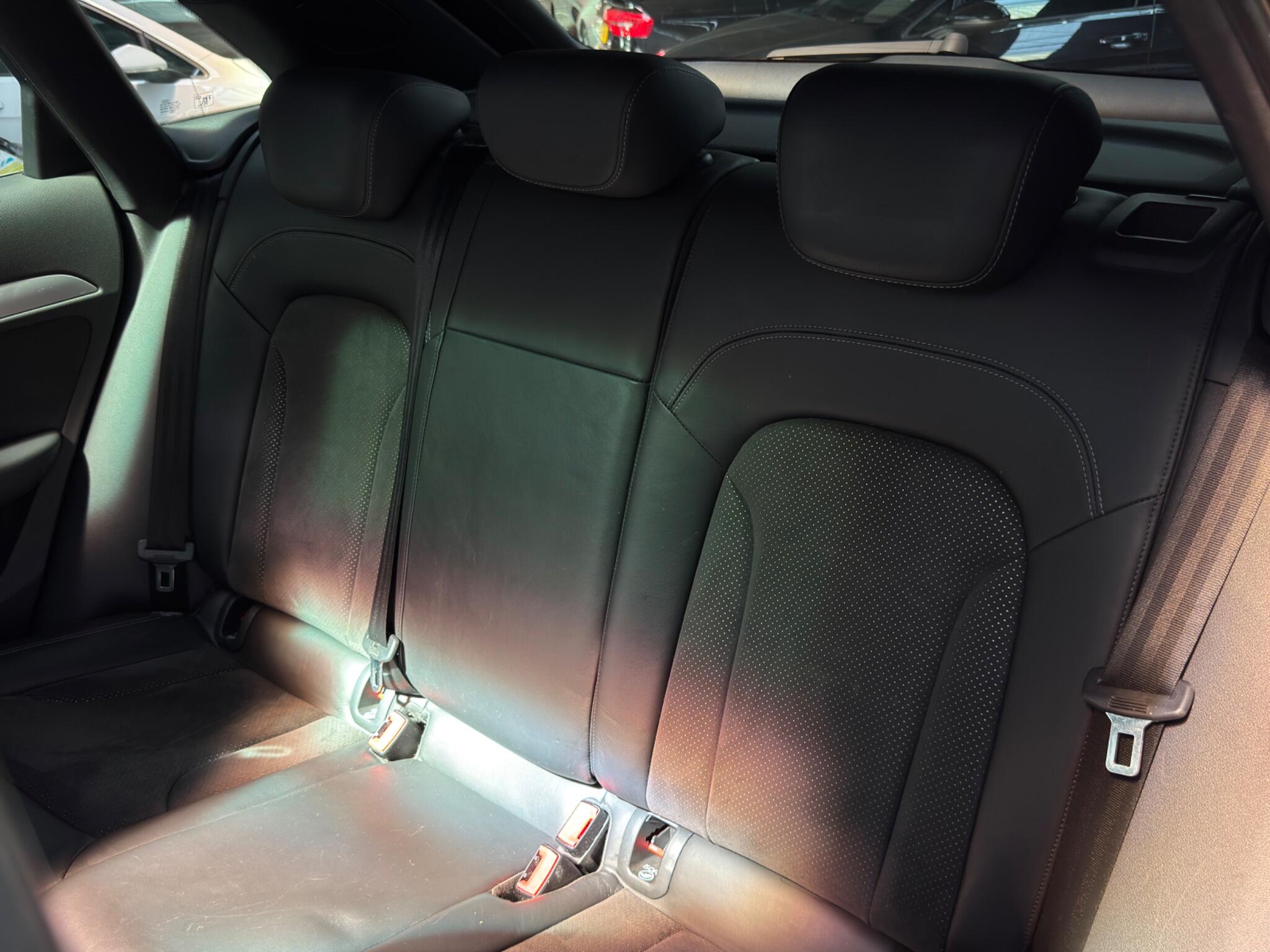 Audi Q3 view 60