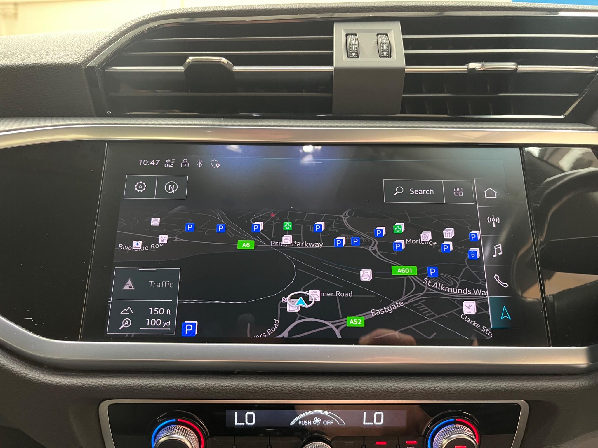 Audi Q3 view 21