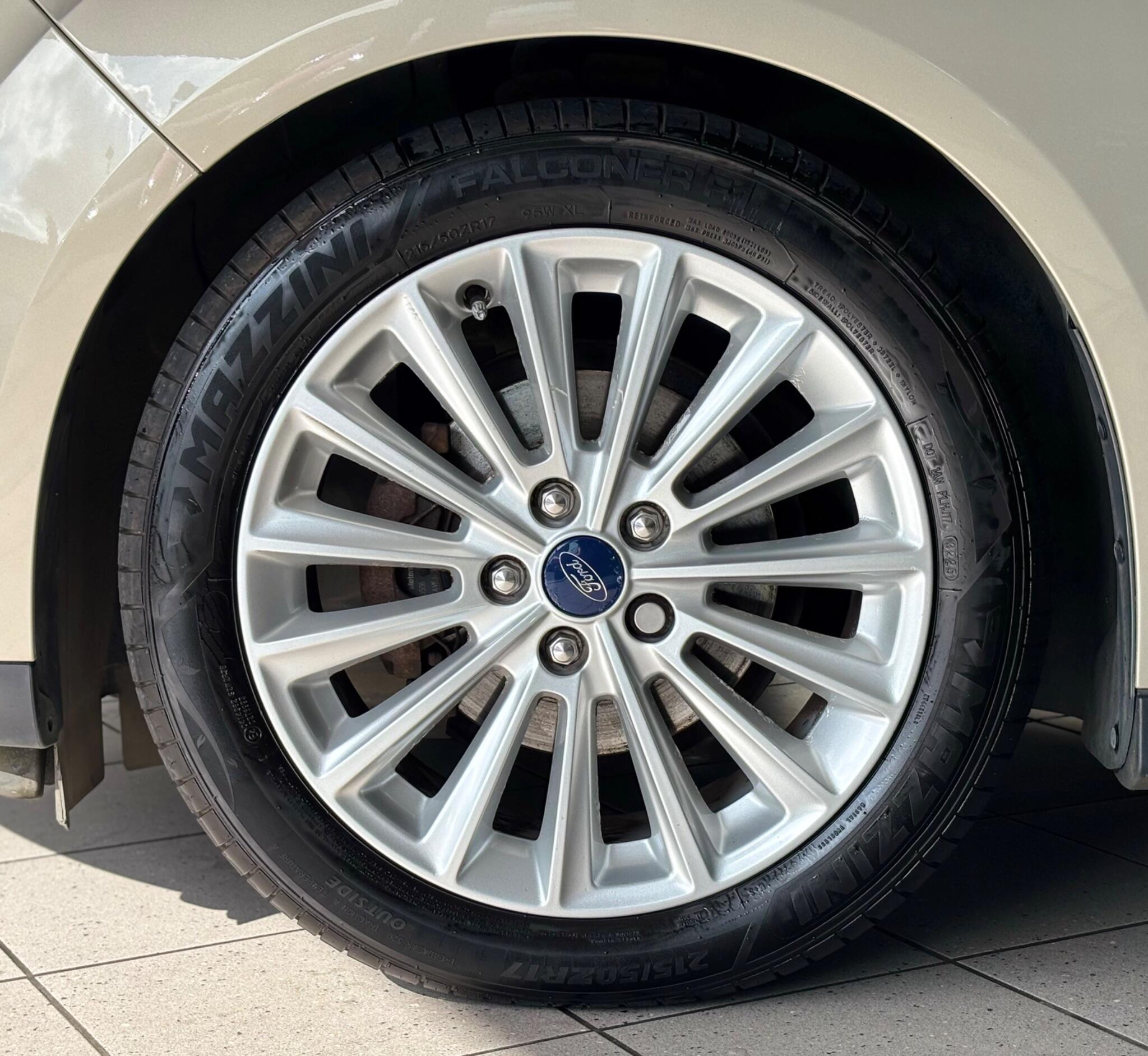 Ford C-Max view 15