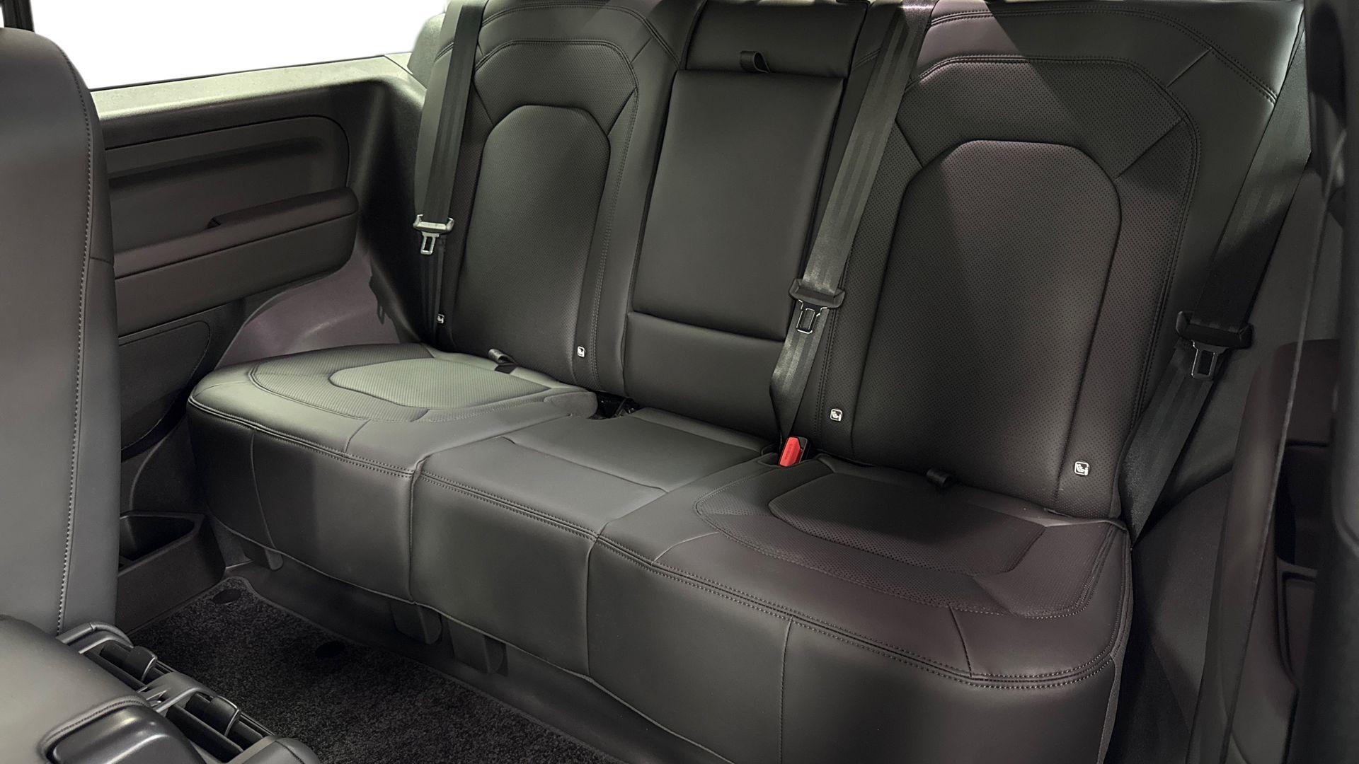 Land Rover Defender view 4