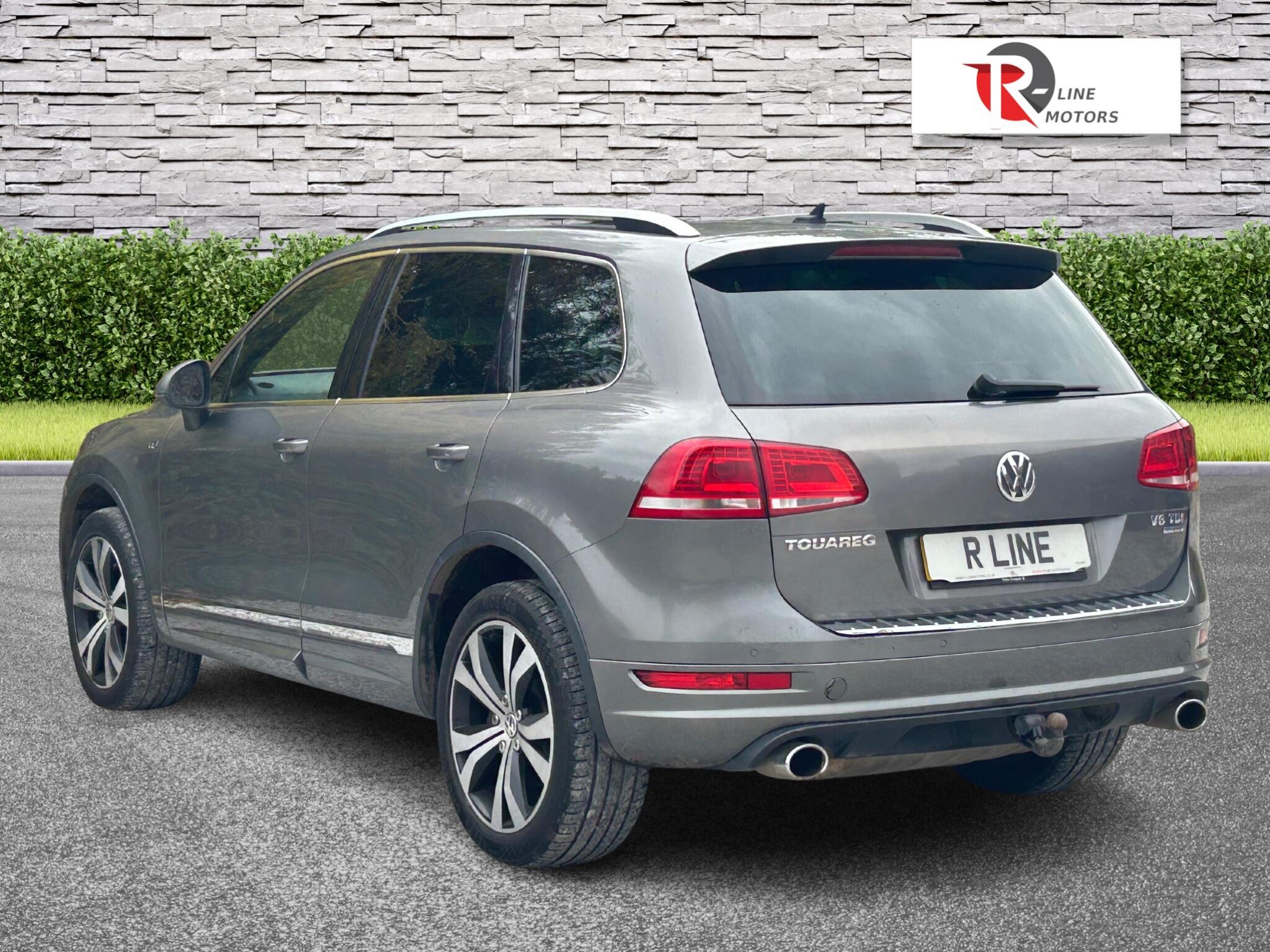 Volkswagen Touareg view 14