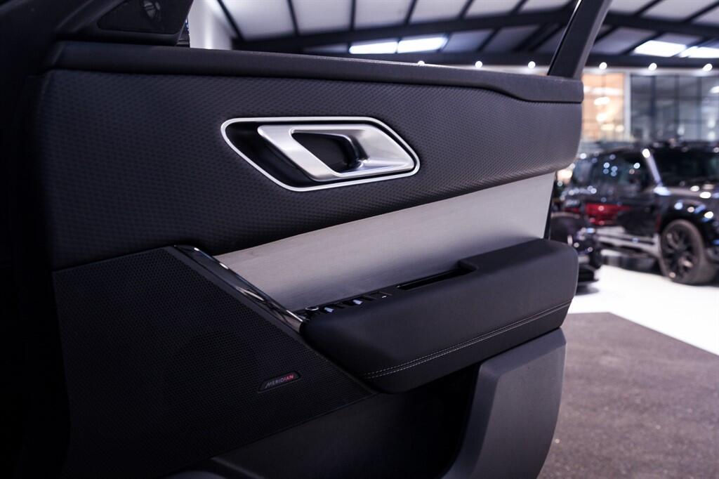 Land Rover Range Rover Velar view 24