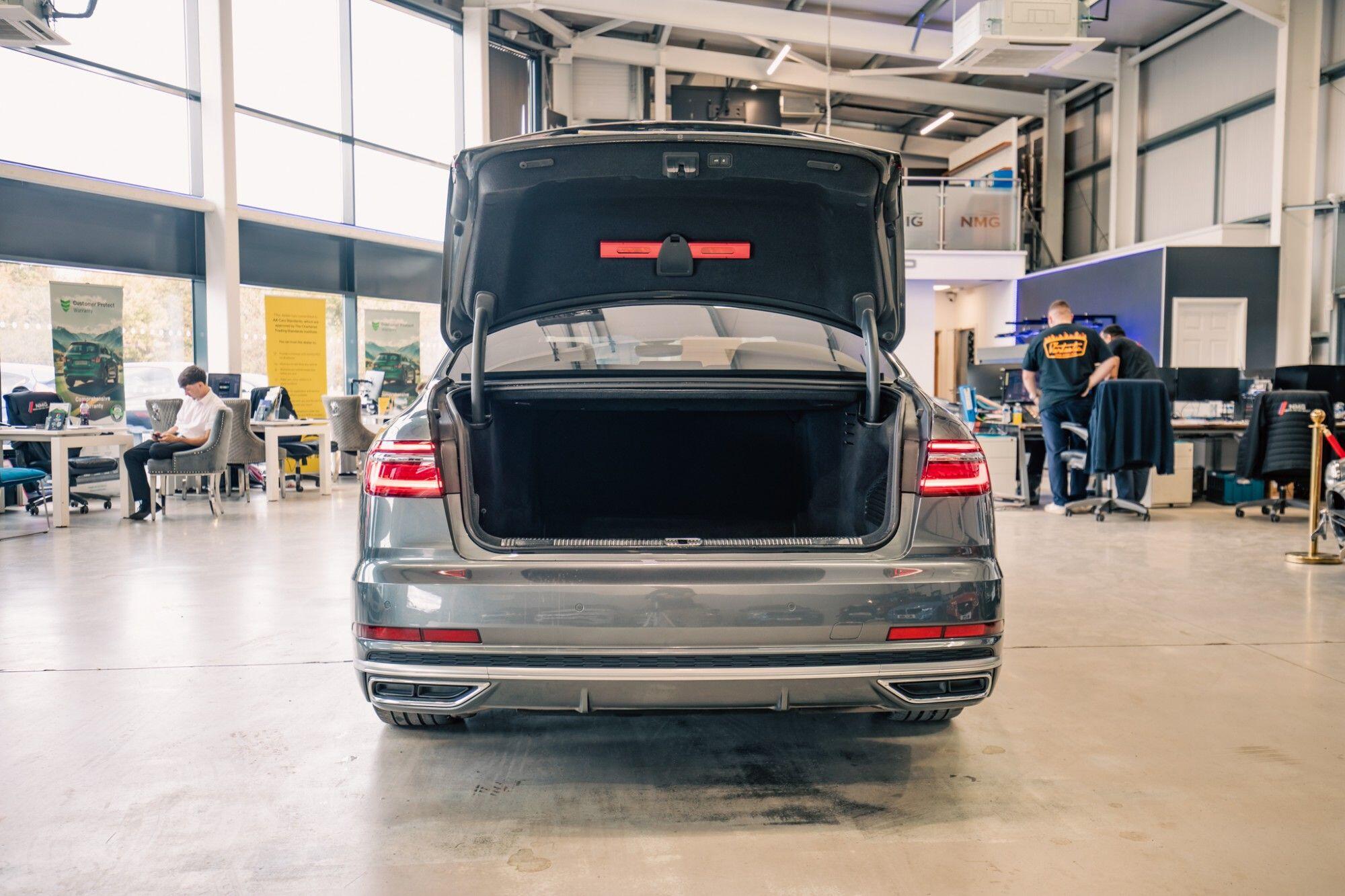 Audi A8 view 35