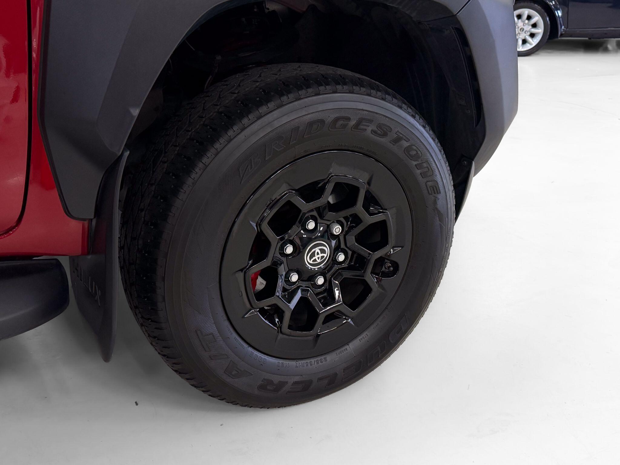 Toyota Hilux view 31