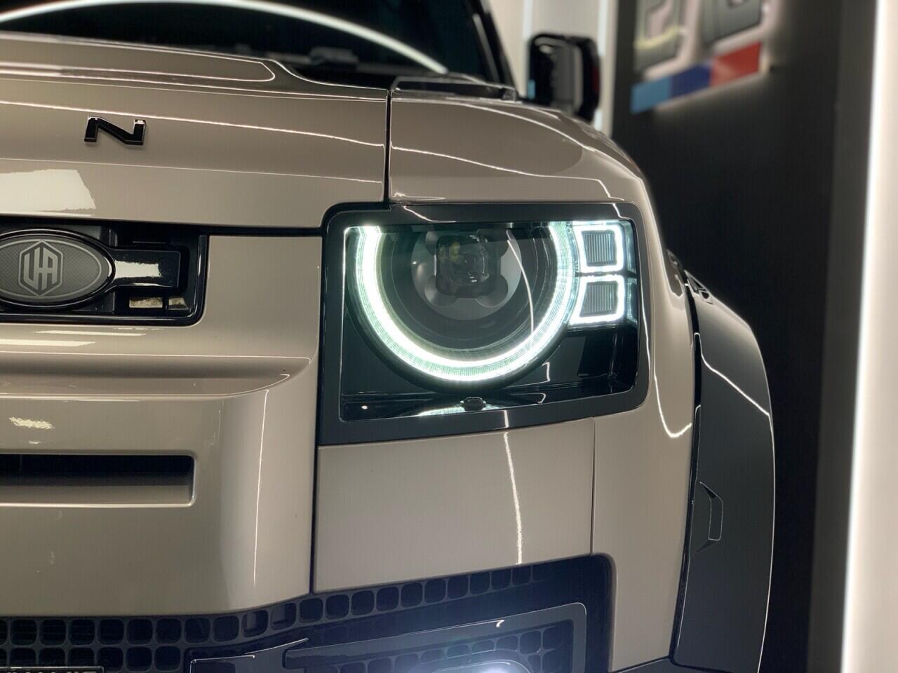 Land Rover Defender 110 view 8