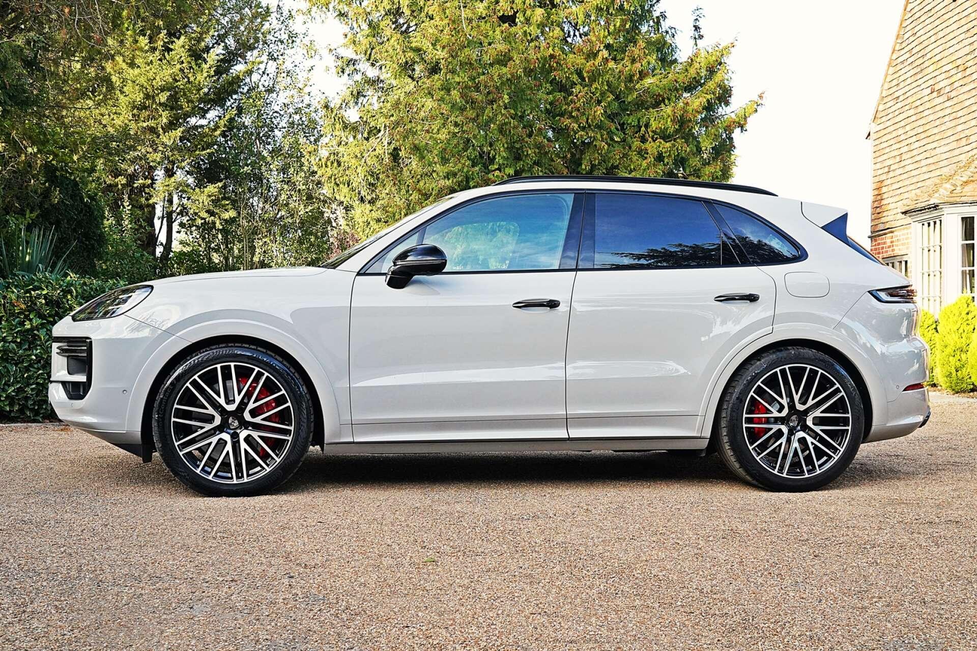 Porsche Cayenne view 3