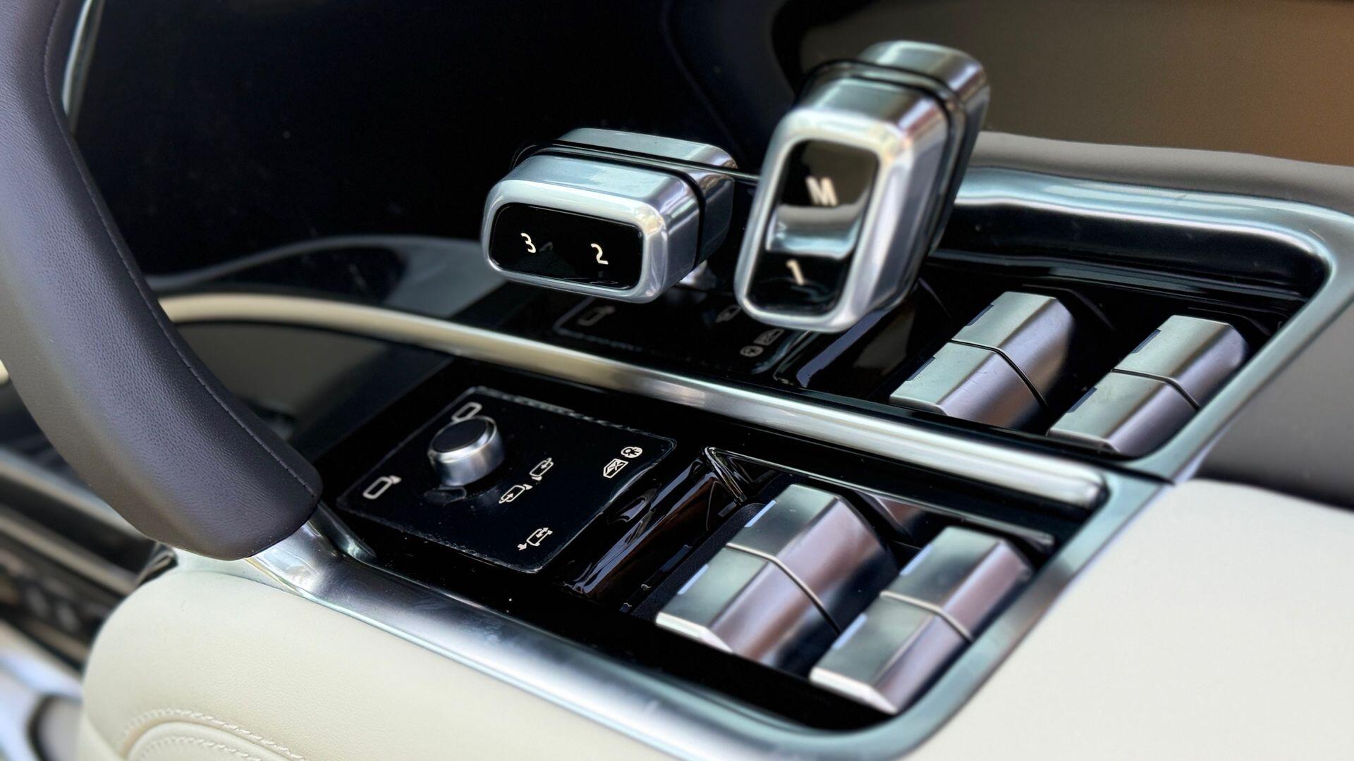 Land Rover Range Rover view 24