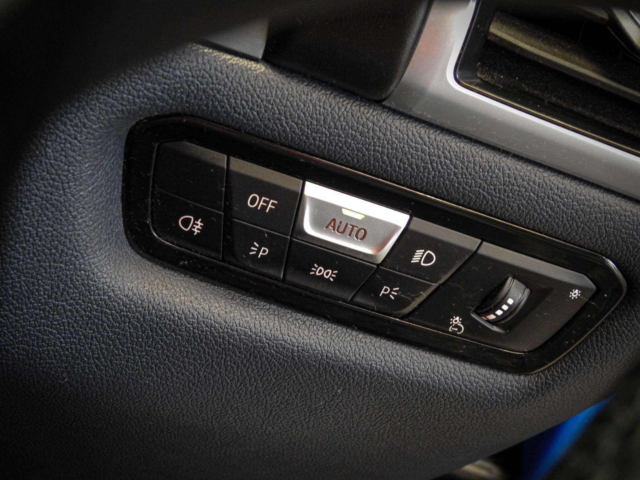 BMW 8 Series view 40