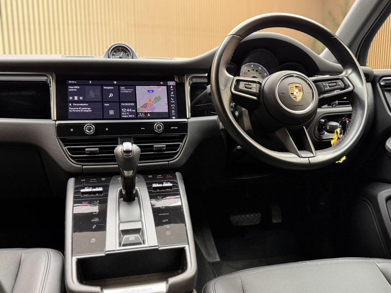 Porsche Macan view 34