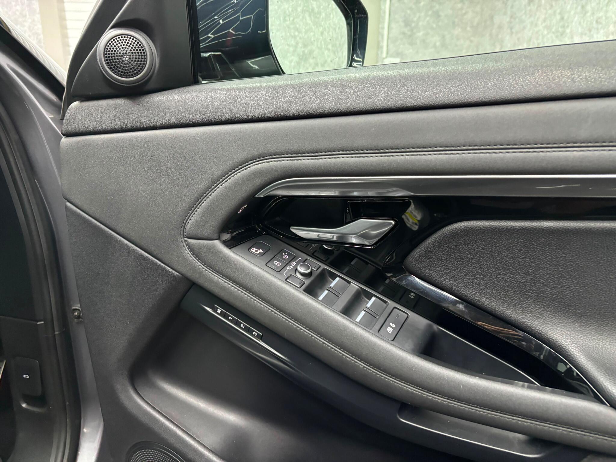 Land Rover Range Rover Evoque view 25