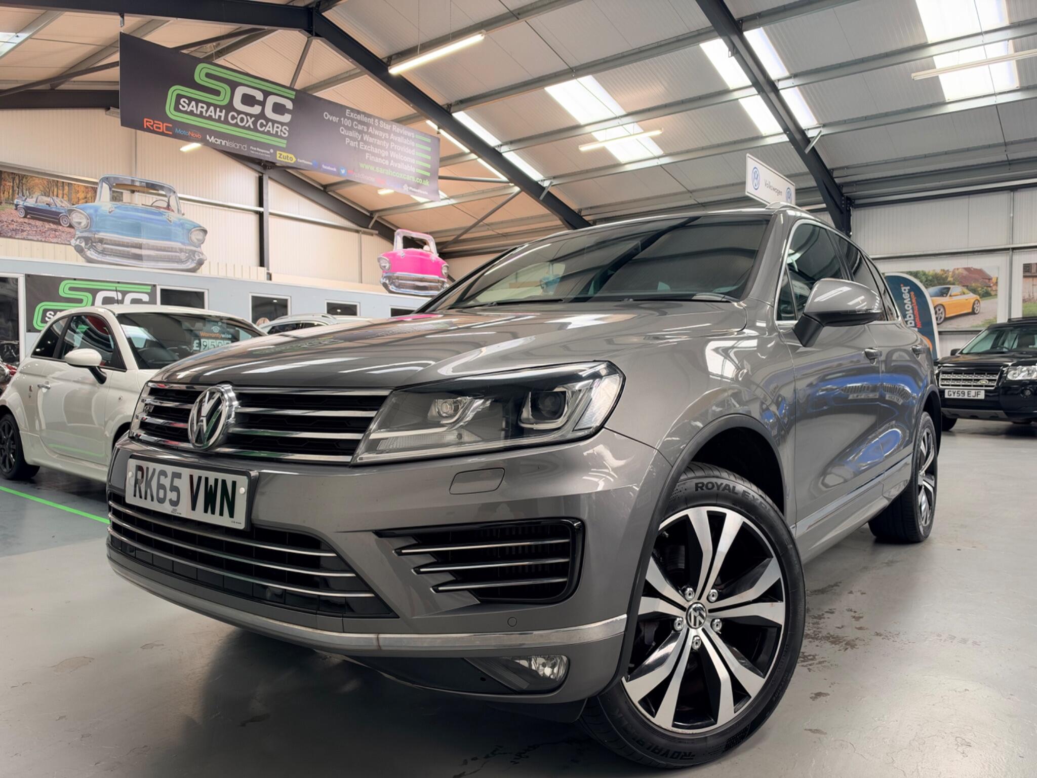 Volkswagen Touareg view 6