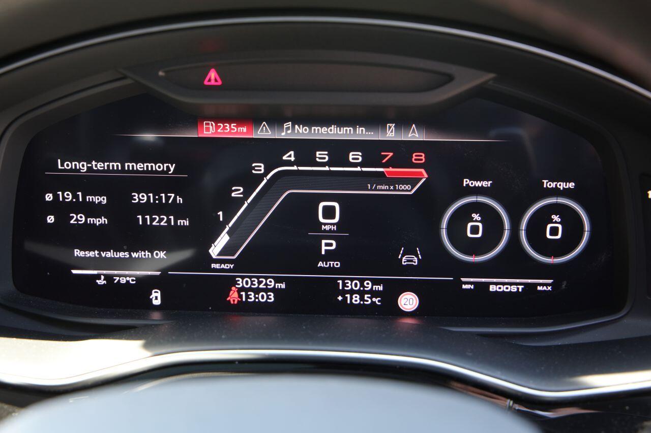 Audi RS Q8 view 34