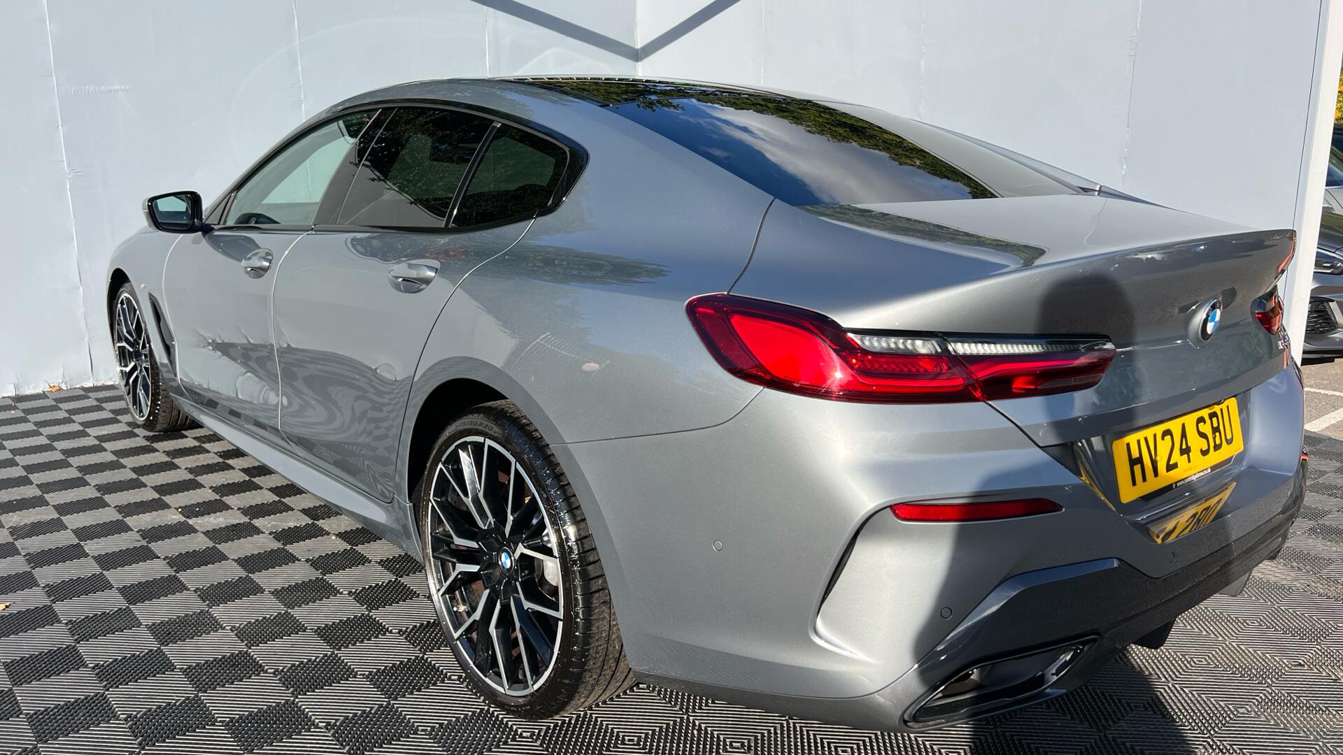 BMW 8 Series view 28