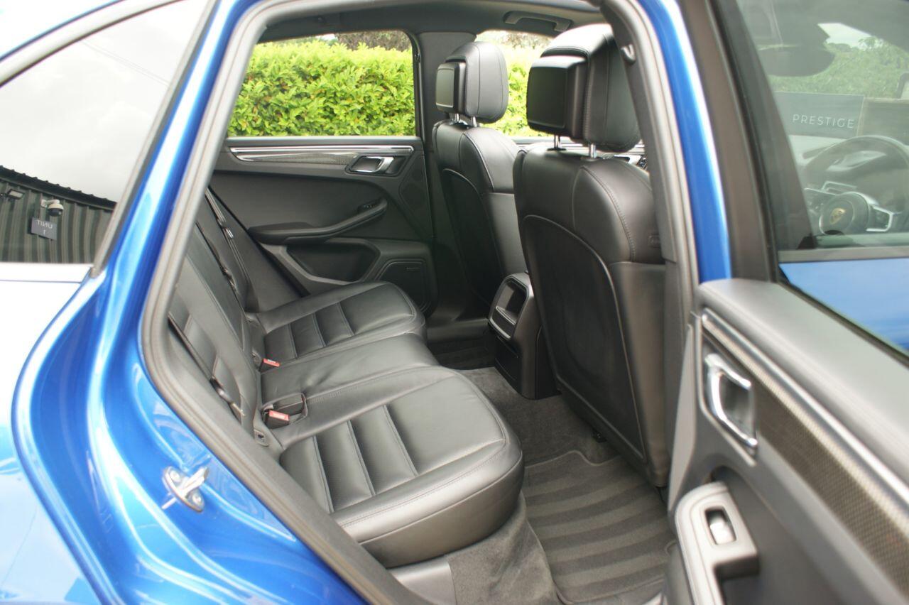 Porsche Macan view 50