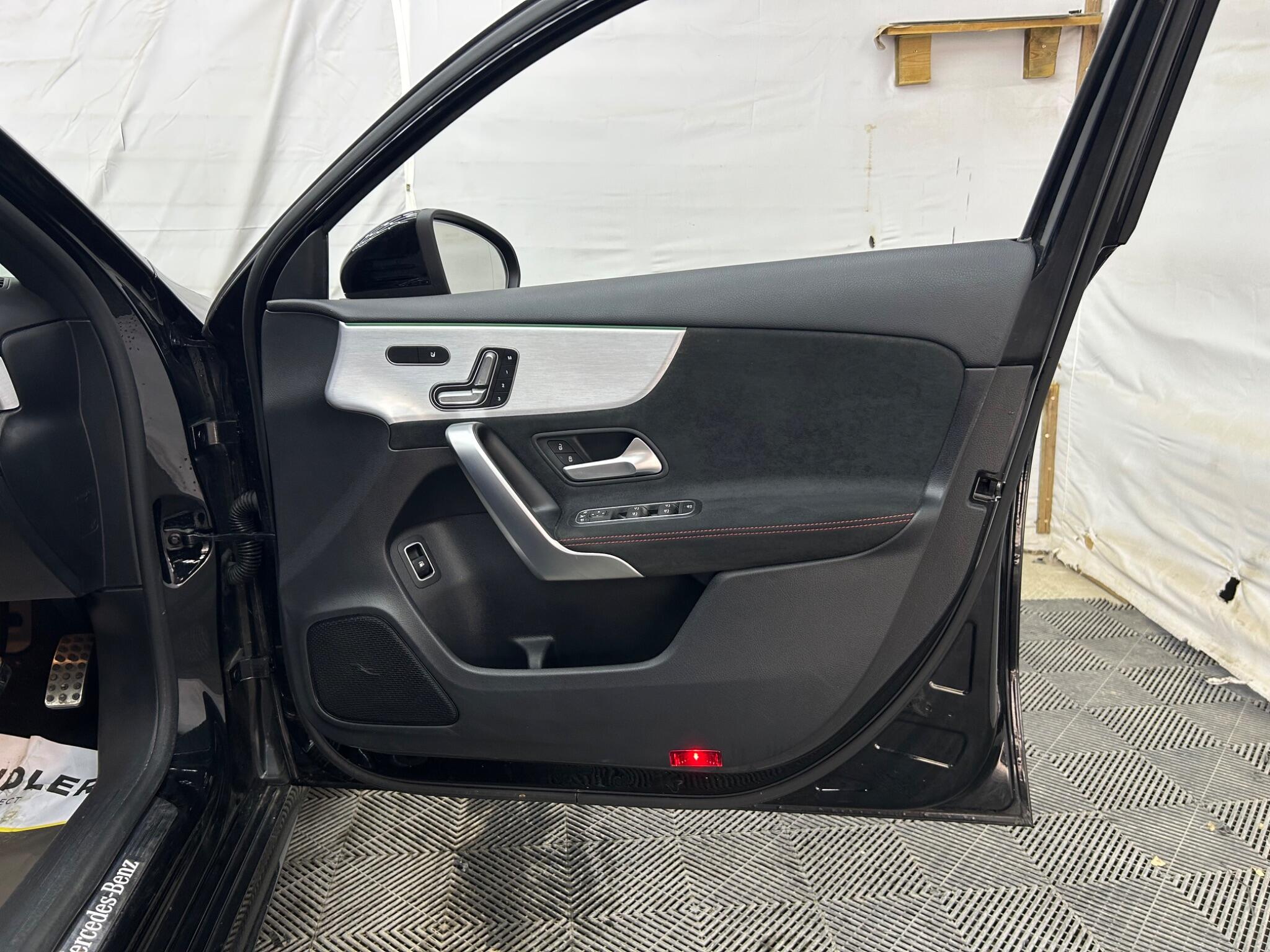Mercedes-Benz A-Class view 26
