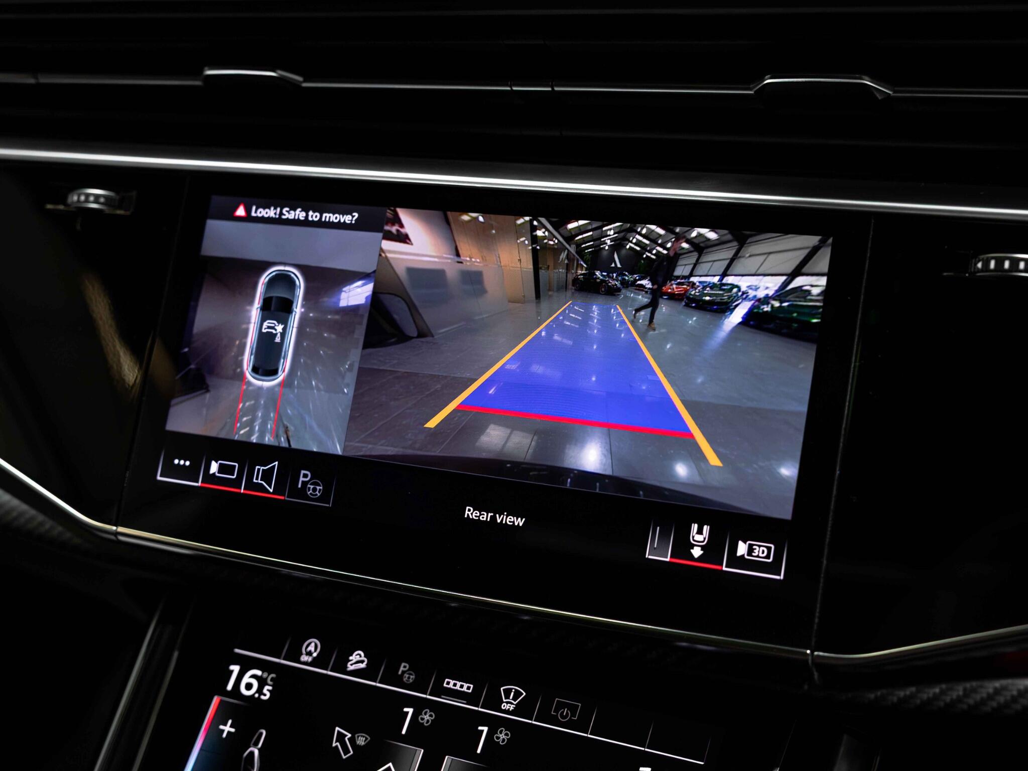 Audi SQ8 view 20