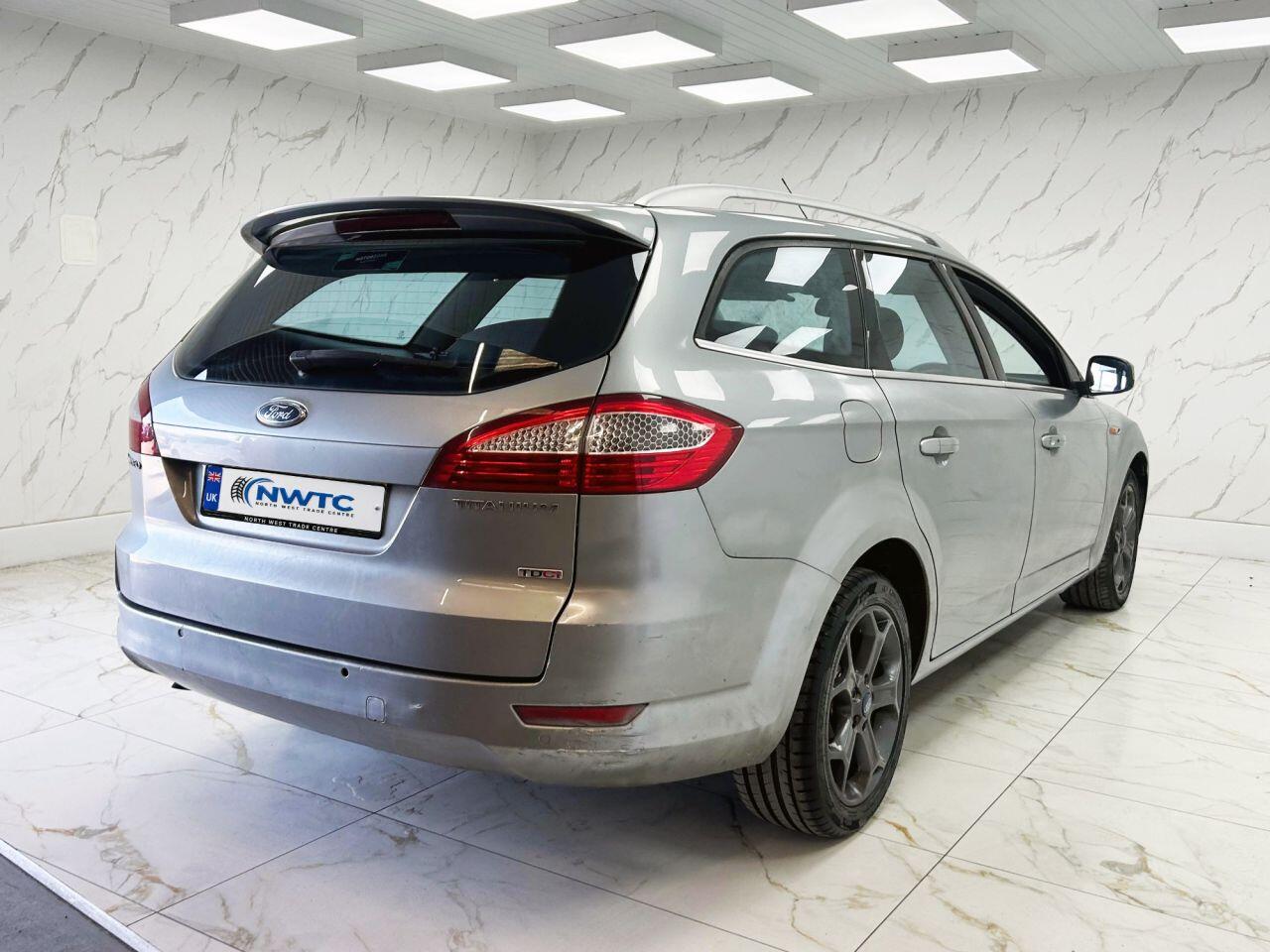 Ford Mondeo view 11