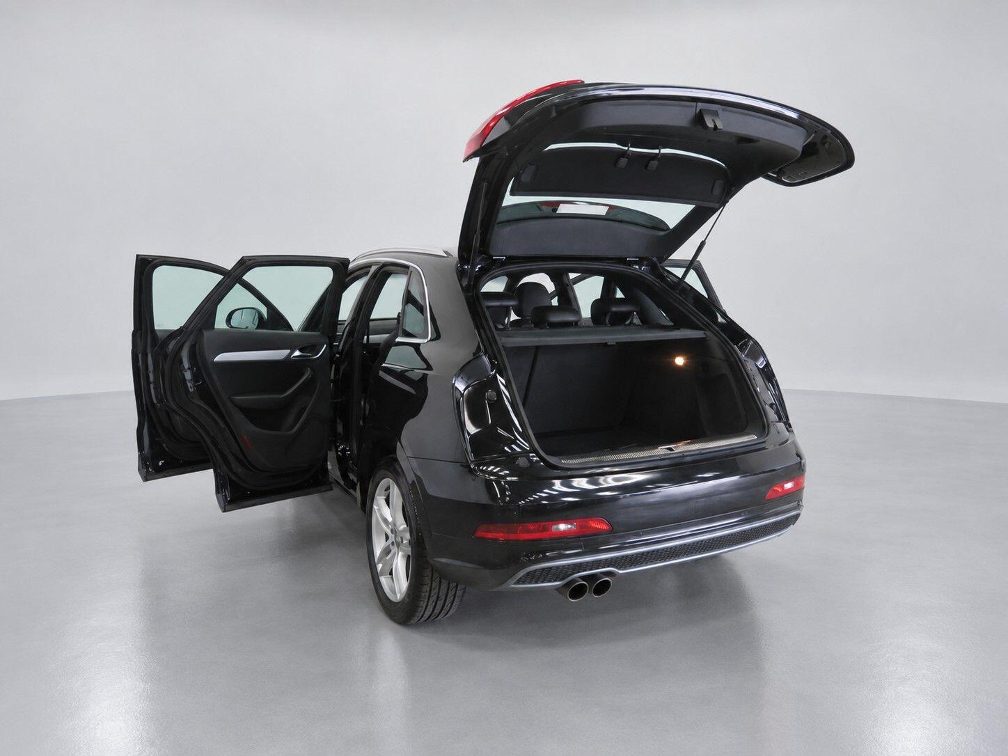 Audi Q3 view 21