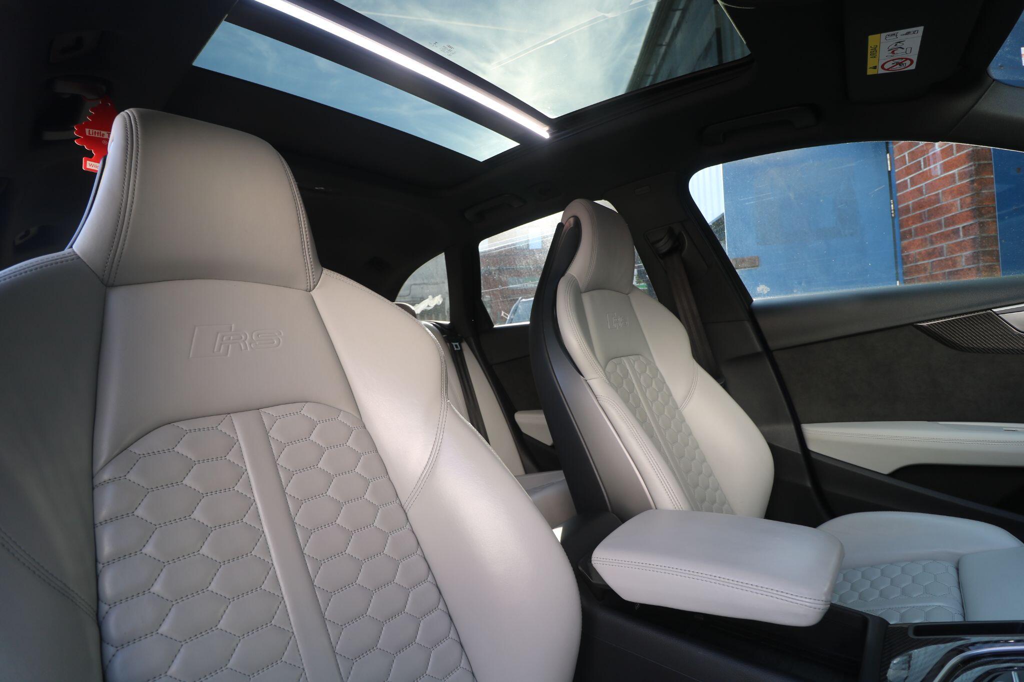 Audi RS4 view 9