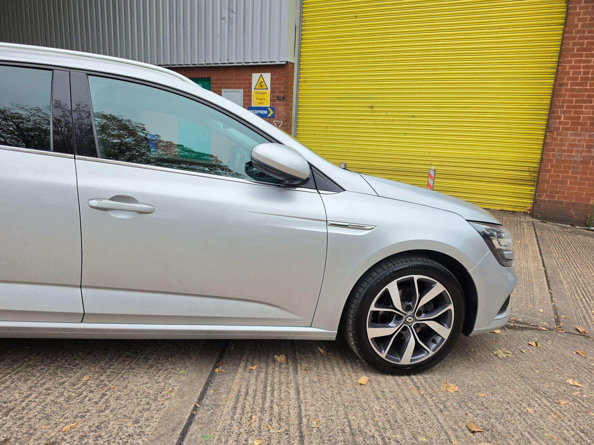 Renault Megane view 5