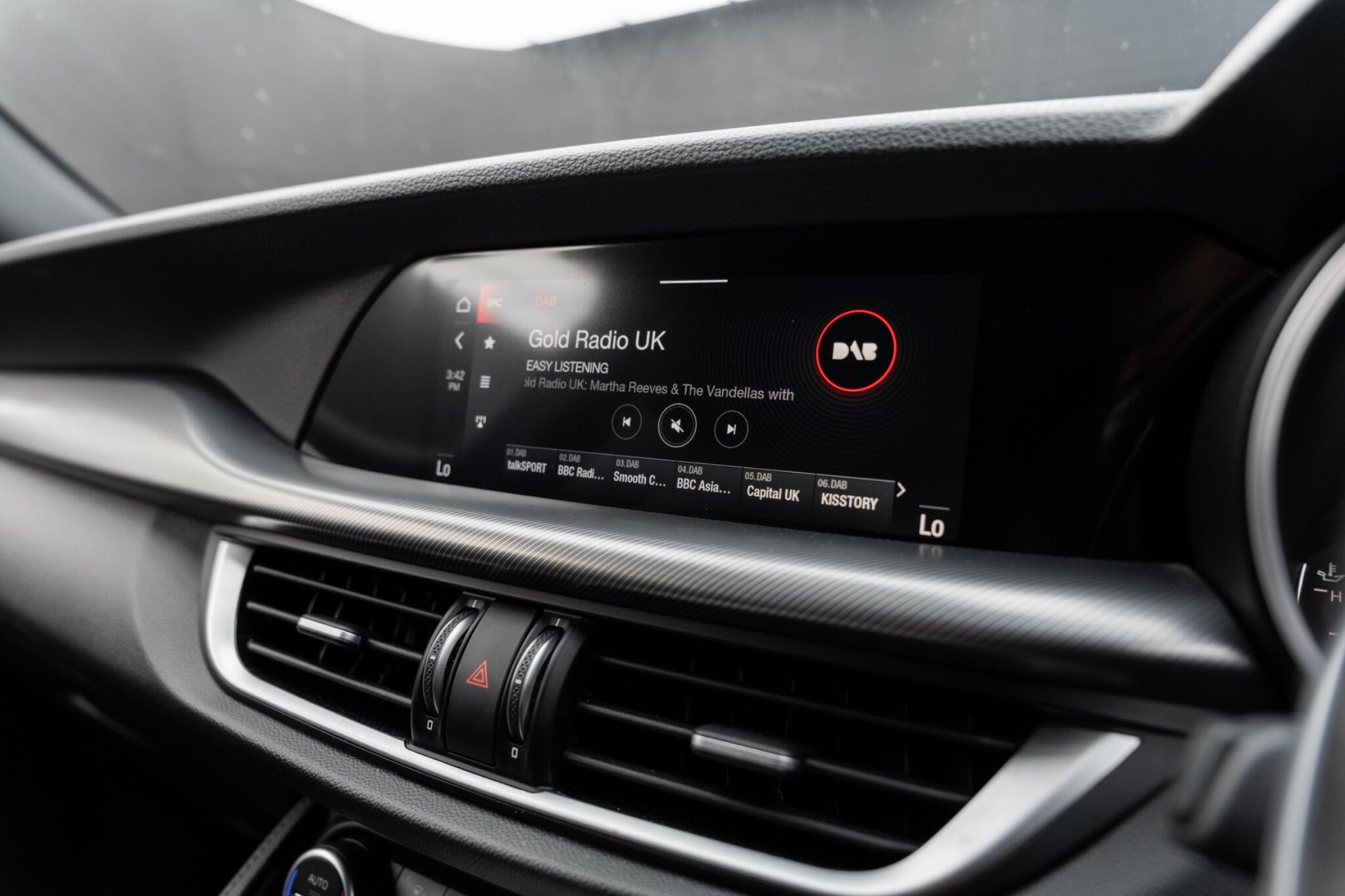 Alfa Romeo Stelvio view 50