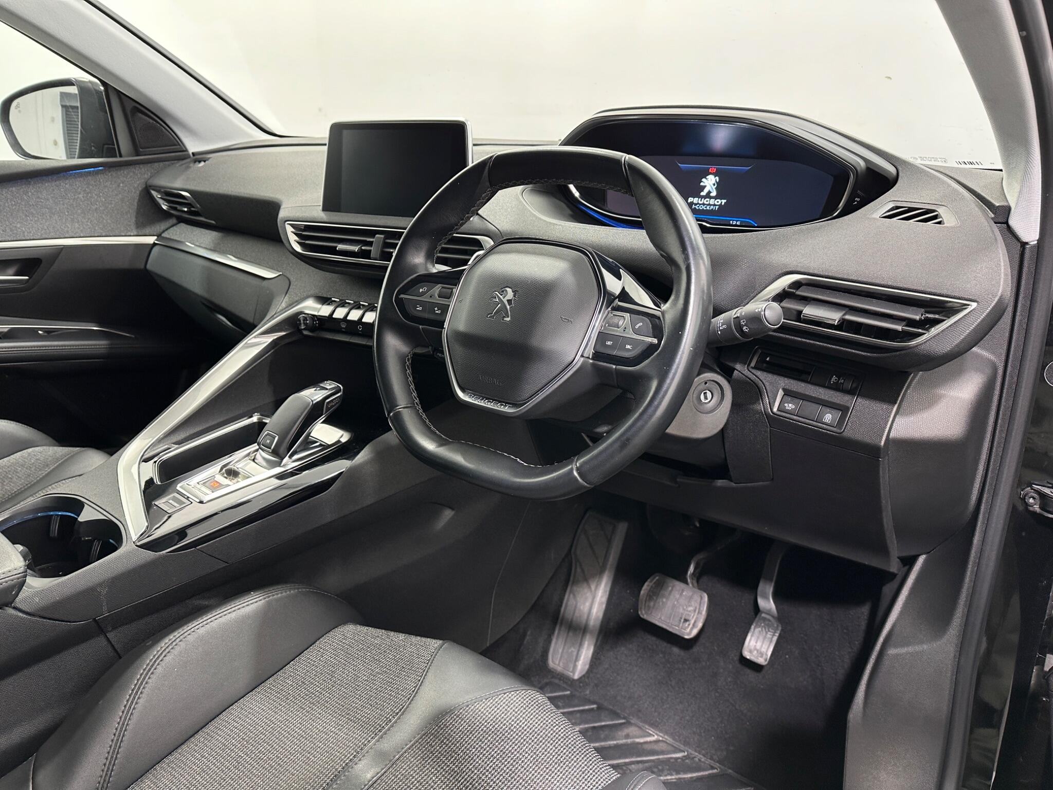 Peugeot 5008 view 11