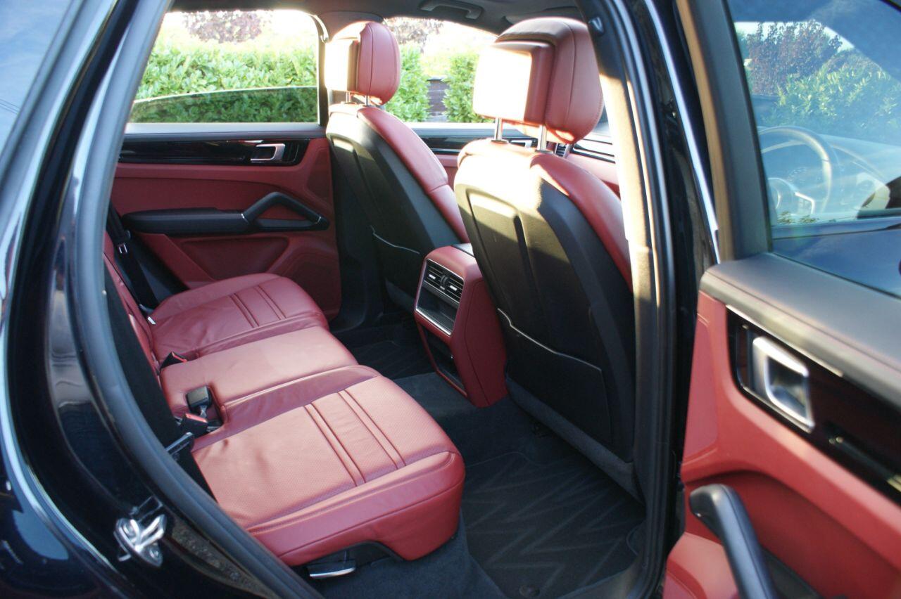 Porsche Cayenne view 40