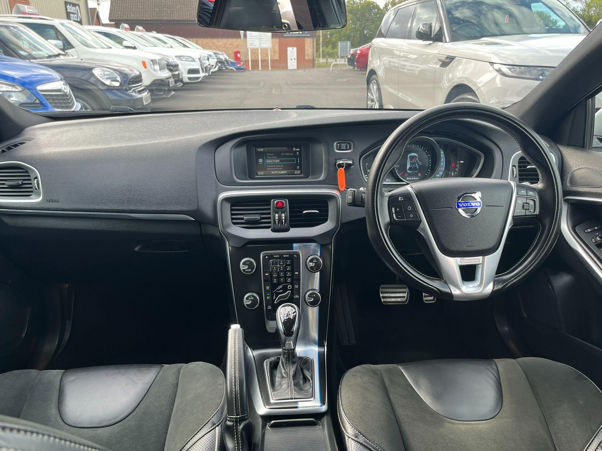Volvo V40 view 13