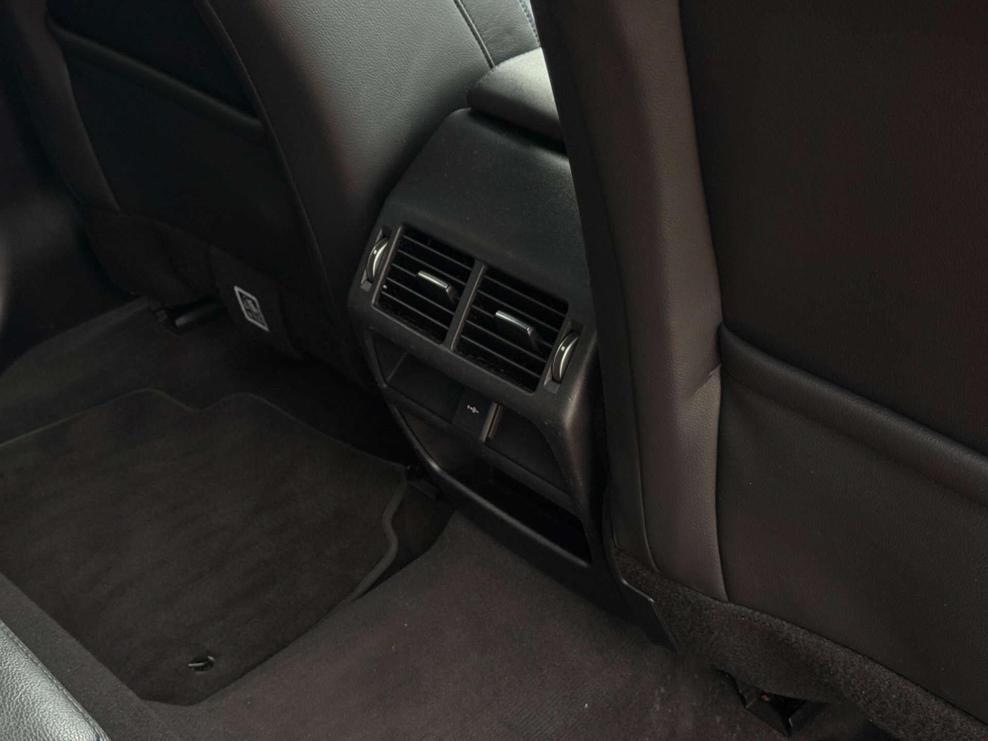 Land Rover Discovery Sport view 27
