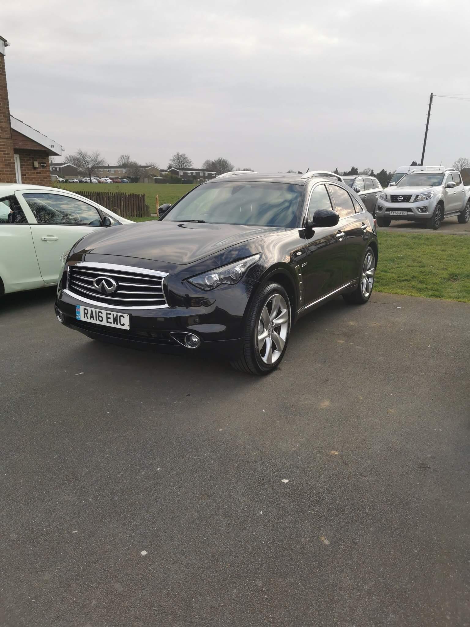 Infiniti QX70