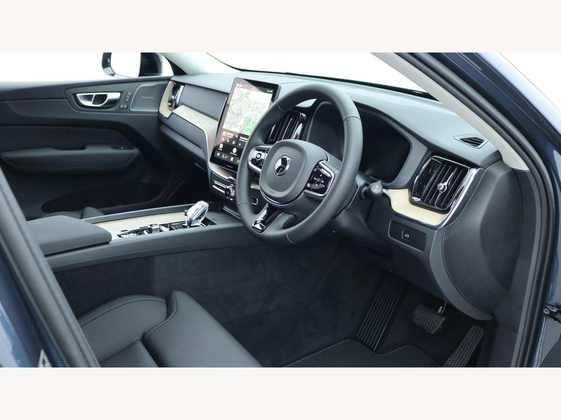 Volvo XC60 view 5