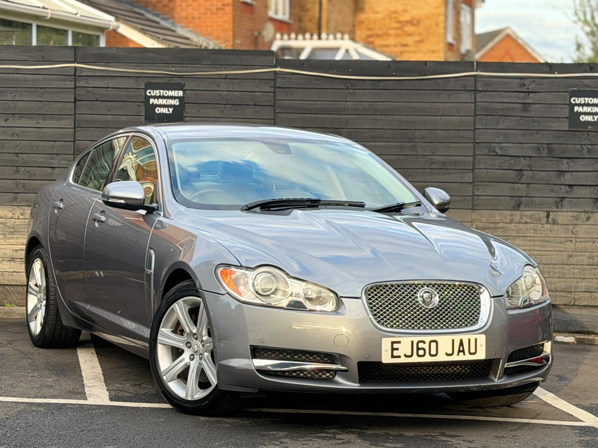 Jaguar XF view 10