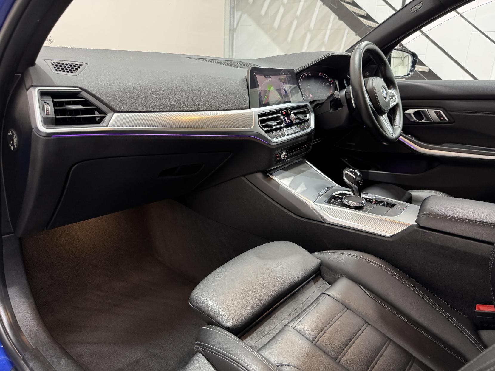 BMW 3 Series view 49
