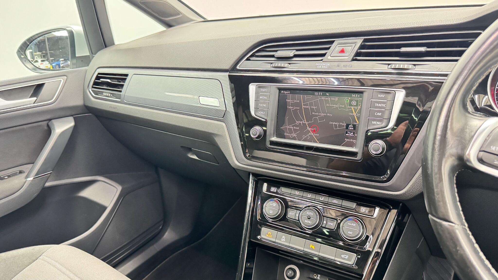 Volkswagen Touran view 7