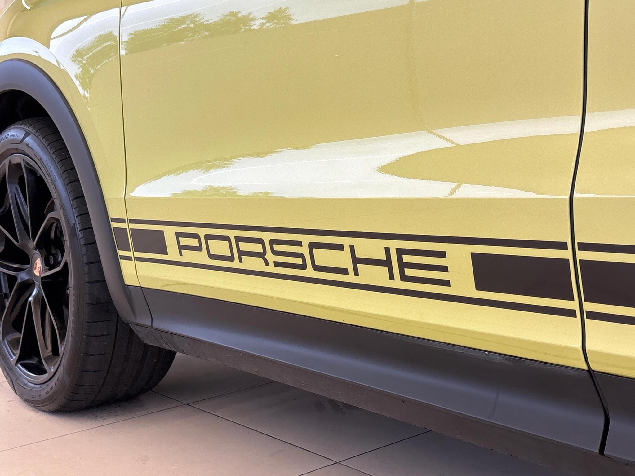 Porsche Cayenne view 35