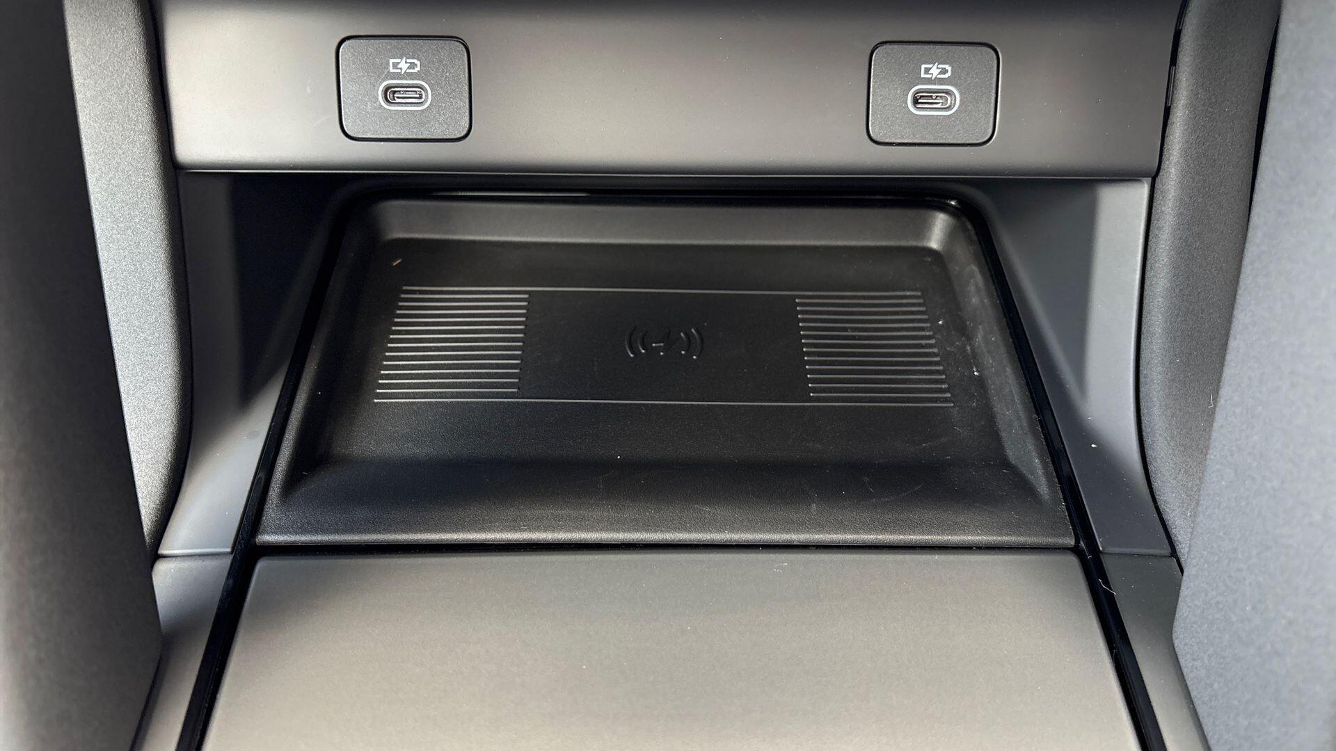 Land Rover Discovery Sport view 39