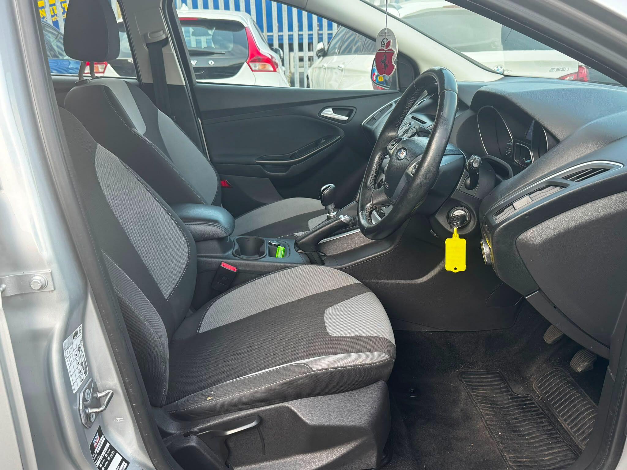 Ford Focus view 15