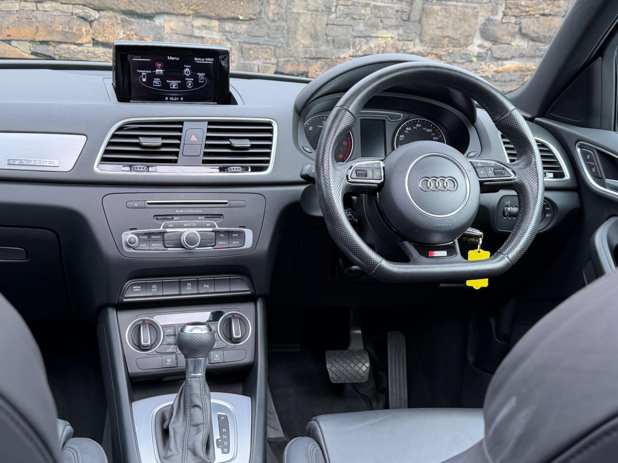 Audi Q3 view 25