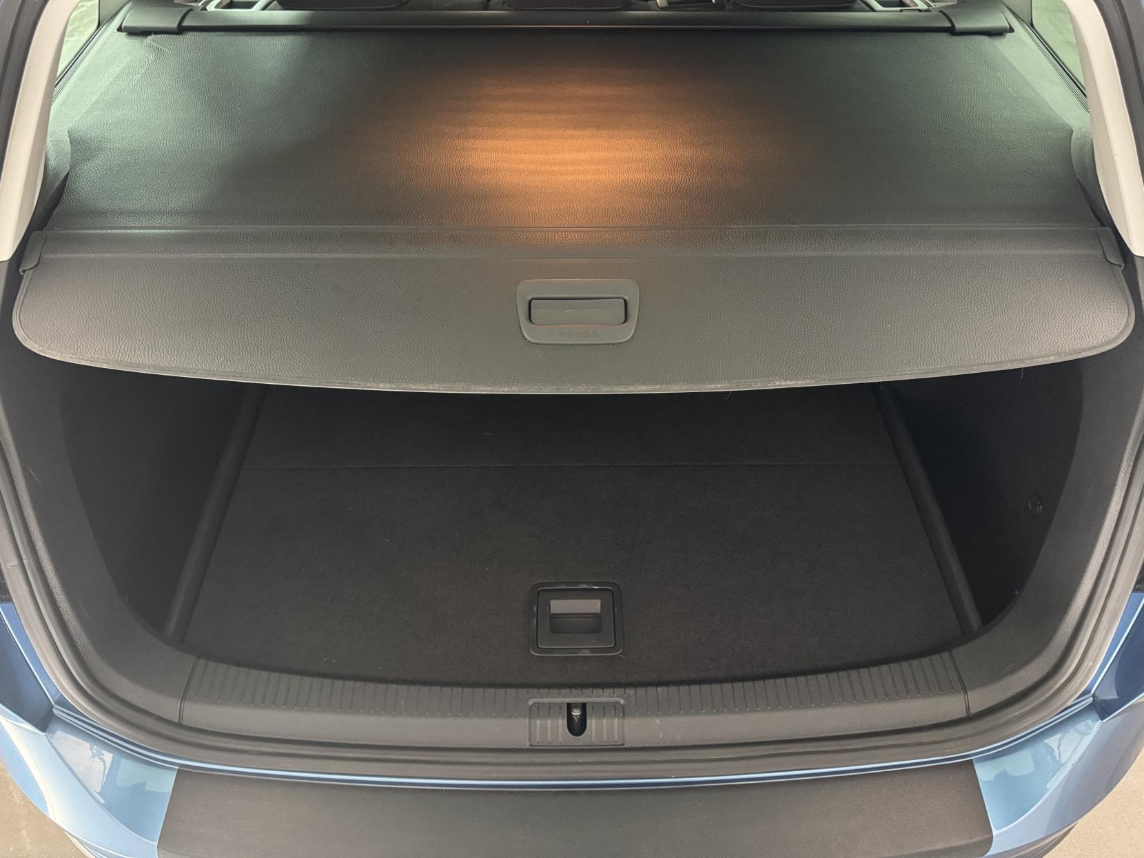 Volkswagen Golf view 61